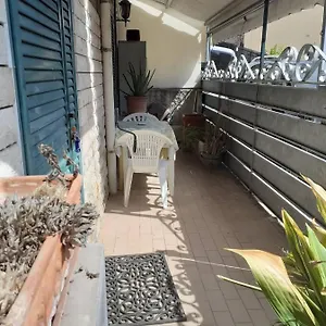 Monolocale Moderno. Recentemente Ristrutturato Appartement
